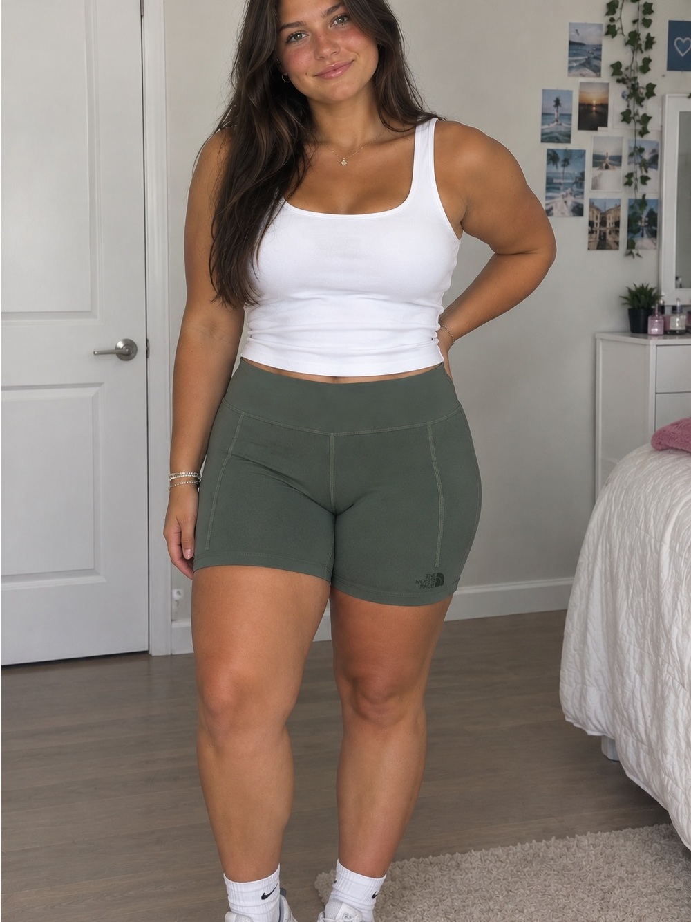 The North Face Women's Motivation High-Rise Pocket 9" Agave Green Shorts L